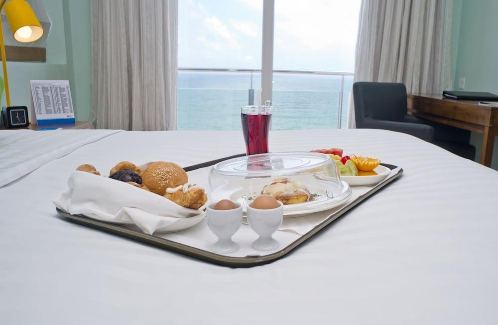 Ocean Edge Suites & Hotel Colombo Eksteriør billede
